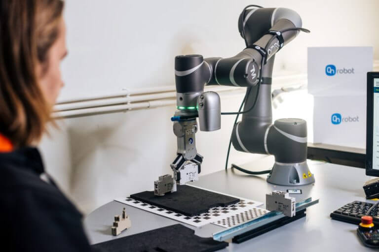 Yhteisty robotti Vai Teollisuusrobotti Probot Oy Yhteisty robotti Vai Teollisuusrobotti Probot Oy