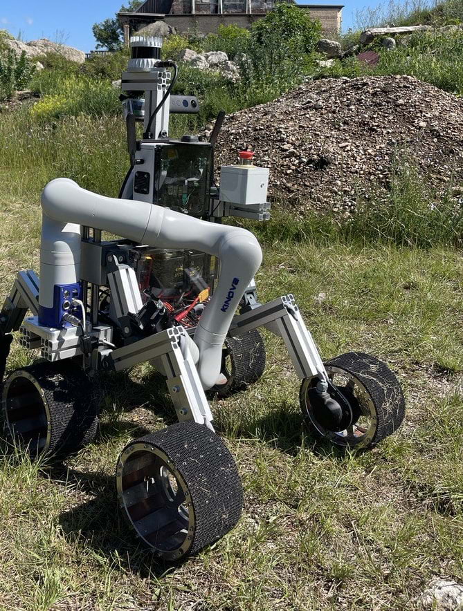 Mobile robot with KINOVA robotic arm